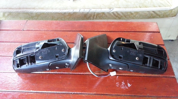 กระจกมองข้างวีออส 03-06  ไฟฟฟ้า 3 สาย  มีแผ่นเนื้อกระจก ไม่มีฝาครอบหลัง