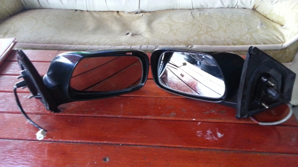 กระจกมองข้างวีออส 03-06  ไฟฟฟ้า 3 สาย  มีแผ่นเนื้อกระจก ไม่มีฝาครอบหลัง