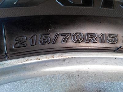 ยาง bridgestone 215/70/15 ปี12 สภาพ70-80\%
