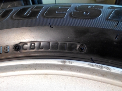 ยาง bridgestone 215/70/15 ปี12 สภาพ70-80\%