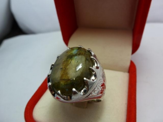 แหวนเงินพลอยลาบราโดไรต์เม็ดใหญ่