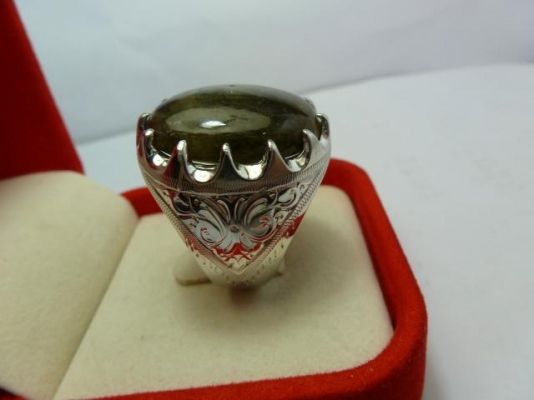 แหวนเงินพลอยลาบราโดไรต์เม็ดใหญ่