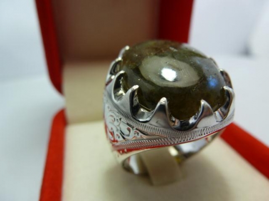 แหวนเงินพลอยลาบราโดไรต์เม็ดใหญ่