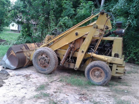 รถตัก KOMATSU SD20 รถพร้อมใช้งาน เจ้าของรถชื่อ ผญ.น้อย จ.พิษณุโลก 090 456 1480 เบี้ยวการจ่ายค่าคอมการขาย 5,000 บาท โทรหาก็ไม่ยอมรับสาย ไม่โทรกลับ.