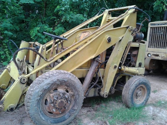 รถตัก KOMATSU SD20 รถพร้อมใช้งาน เจ้าของรถชื่อ ผญ.น้อย จ.พิษณุโลก 090 456 1480 เบี้ยวการจ่ายค่าคอมการขาย 5,000 บาท โทรหาก็ไม่ยอมรับสาย ไม่โทรกลับ.