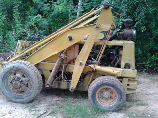 รถตัก KOMATSU SD20 รถพร้อมใช้งาน เจ้าของรถชื่อ ผญ.น้อย จ.พิษณุโลก 090 456 1480 เบี้ยวการจ่ายค่าคอมการขาย 5,000 บาท โทรหาก็ไม่ยอมรับสาย ไม่โทรกลับ.