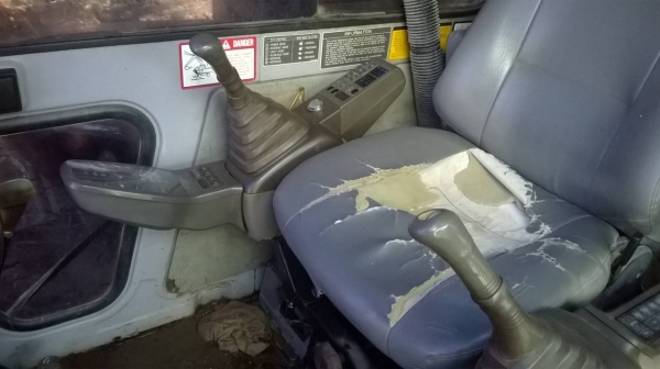 ขายรถแม๊คโค EX200-2 ขายรถแม๊คโค EX200-2