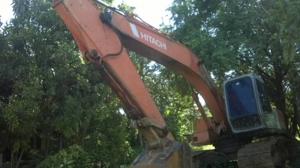 ขายรถแม๊คโค EX200-2 ขายรถแม๊คโค EX200-2