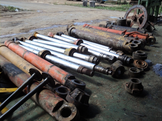 กระบอกไฮดรอลิก แกนโต4นิ้วยาว1.80เมตรขึ้น