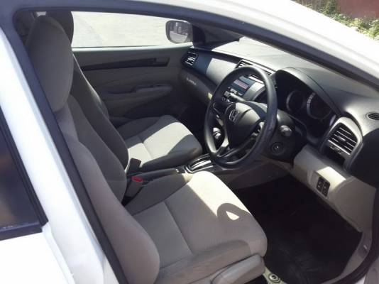 HONDA CITY ปี 2012 ติดแก็ส CNG หัวฉีด จากโรงงาน ชุดแต่งรอบคัน ARIBAG คู่หน้า เบรคระบบ ABS กระจไฟฟ้า เครื่องเดิมๆวิ่งดี ช่วงล่างแน่น แอร์เย็น ภายในสภาพสวย สีสวย รถพร้อมใช้งานทันที จัดไฟแนนได้ ฟรีดาวน์