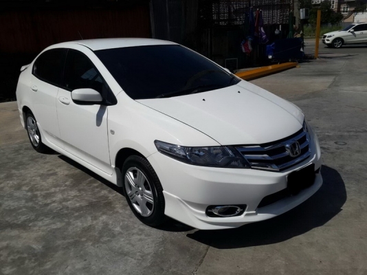 HONDA CITY ปี 2012 ติดแก็ส CNG หัวฉีด จากโรงงาน ชุดแต่งรอบคัน ARIBAG คู่หน้า เบรคระบบ ABS กระจไฟฟ้า เครื่องเดิมๆวิ่งดี ช่วงล่างแน่น แอร์เย็น ภายในสภาพสวย สีสวย รถพร้อมใช้งานทันที จัดไฟแนนได้ ฟรีดาวน์