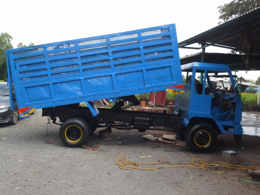 หกล้อดั้มพ์ เครื่อง 100 แรง  เกียร์สโลว์ คลัชซีเหล็กรางหน้า6