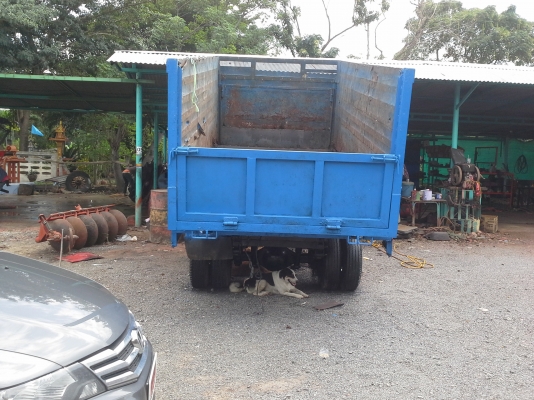 หกล้อดั้มพ์ เครื่อง 100 แรง  เกียร์สโลว์ คลัชซีเหล็กรางหน้า6