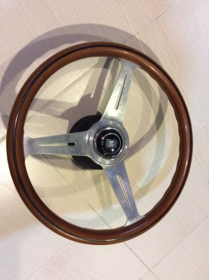 ขายพวงมาลัยไม้ NARDI สภาพสวยๆ