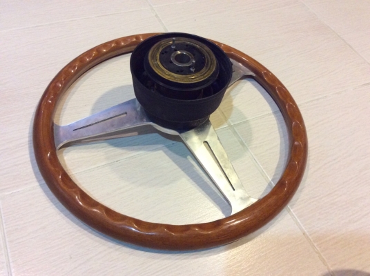 ขายพวงมาลัยไม้ NARDI สภาพสวยๆ ขายพวงมาลัยไม้ NARDI สภาพสวยๆ