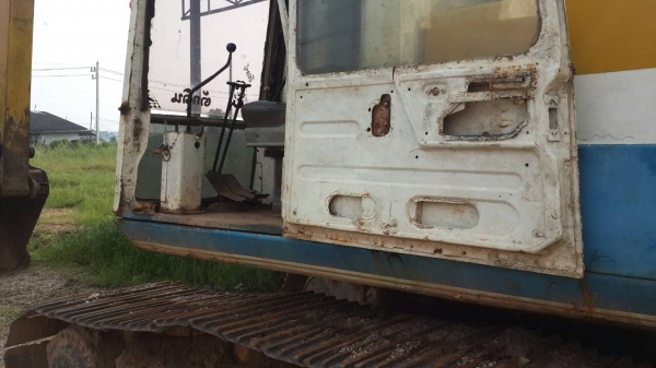 KOMATSU PC200-3 รถยังดี เครื่องดี ปั้มแรง ช่วงล่างใช้ได้ ราคาต่อรองได้ 090-7190682 087-2976734