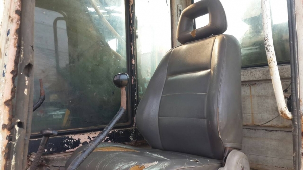 KOMATSU PC200-3 รถยังดี เครื่องดี ปั้มแรง ช่วงล่างใช้ได้ ราคาต่อรองได้ 090-7190682 087-2976734