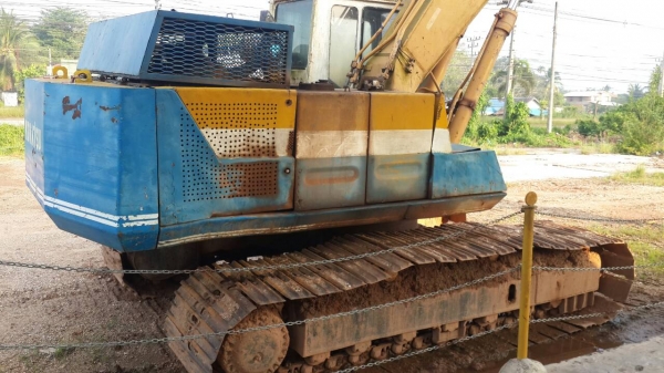 KOMATSU PC200-3 รถยังดี เครื่องดี ปั้มแรง ช่วงล่างใช้ได้ ราคาต่อรองได้ 090-7190682 087-2976734