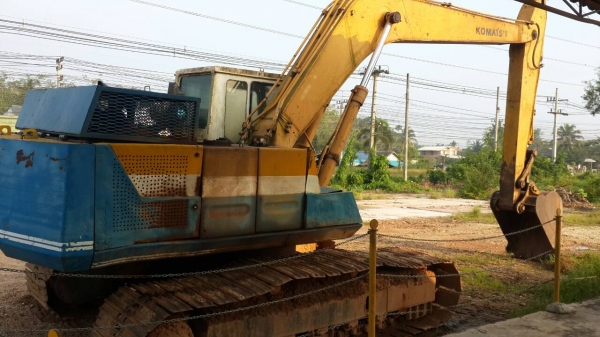KOMATSU PC200-3 รถยังดี เครื่องดี ปั้มแรง ช่วงล่างใช้ได้ ราคาต่อรองได้ 090-7190682 087-2976734