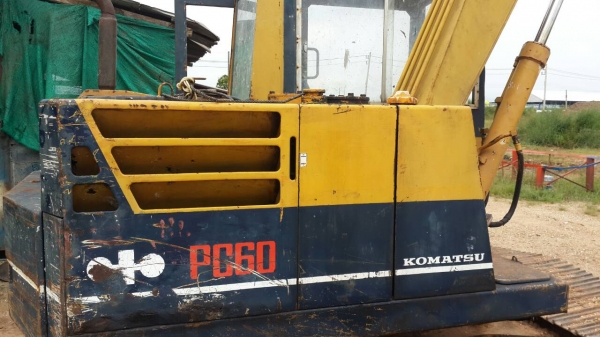 Komatsu pc60-3 ปั้มใหม่ เครื่องเดิมแรงๆ ช่วงล่างดี เอวไม่หลวม ราคาต่อรองได้ 090-7190682 087-2976734