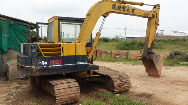 Komatsu pc60-3 ปั้มใหม่ เครื่องเดิมแรงๆ ช่วงล่างดี เอวไม่หลวม ราคาต่อรองได้ 090-7190682 087-2976734