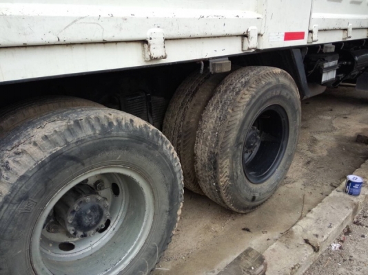 รถฮีโน่ 10 ล้อ  260 แรงม้า. ปี 49  ( ขายแม่ , ลูก )  สนใจติดต่อ 081 - 6079515