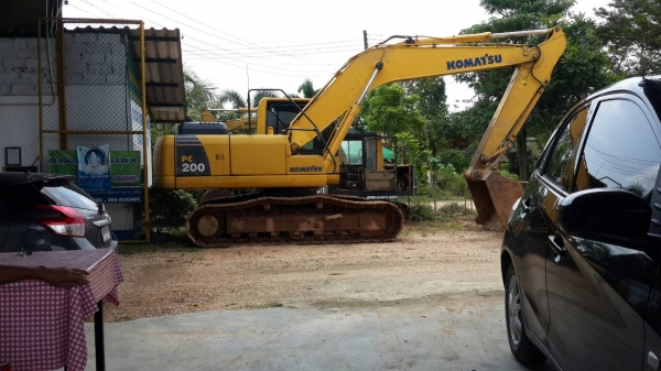 KOMATSU PC200-8 ปี2010 เอกสารเล่มทะเบียน รถสวย ไฟเต็ม สภาพพร้อมใช้งาน ราคาต่อรองได้ 087-2976734