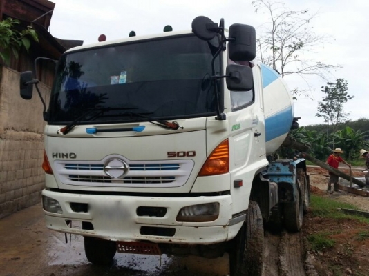 รถฮีโน่  10  ล้อ โม่ปูน 330 แรงม้า. ปี 53 ( รถวิ่ง 1xx,xxx กม. )  สนใจติดต่อ 081 - 6079515