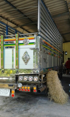 6ล้อ ISUZU 210แรงม้า รถวิ่งผัก ใช้งานน้อย รถสวยมากๆ พร้อมใช้งาน ราคาต่อรองได้ 090-7190682 087-2976734