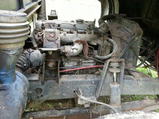 รถอีซูซุ 6 ล้อ รั้ว ( ไม่ดั้ม )  115 แรงม้า.  สนใจติดต่อ 081 - 6079515