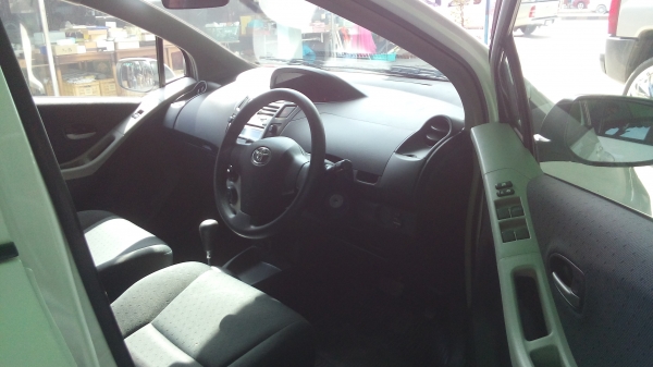 TOYOTA YARIS E LIMITED 1.5 2012