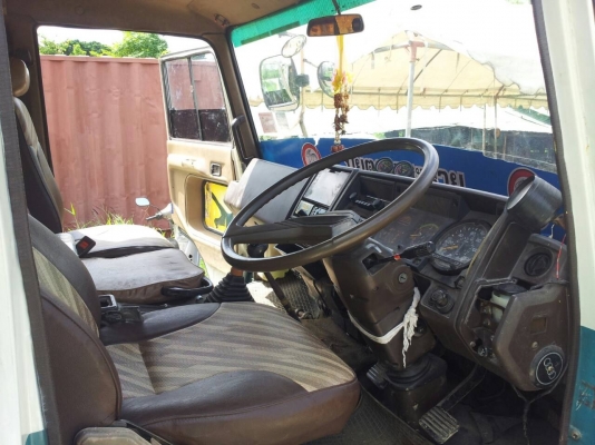 สิบล้อ HINO 650,000 บ. เพลาเดียว พื้นเรียบ ท้ายลาด ติดเครน TADANO 3 ต้น ท้อง V 3 ปลอก 2 ชัก