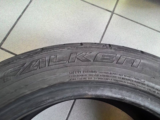 ขายยาง245/45/17 ปี11 falken 1คู่ แถมฟรีอีก 1เส้น 2500
