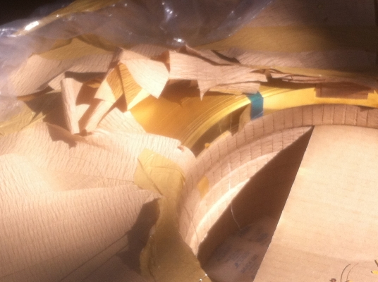 ทองเหลืองแผ่น ขนาดกว้าง 22หนา 0.4 มม.ยาวเป็นม้วนยาว น้ำหนักต่อม้วน 81 กิโลกรัม คิดกิโลกรัมละ 200 บาท