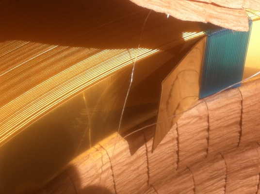 ทองเหลืองแผ่น ขนาดกว้าง 22หนา 0.4 มม.ยาวเป็นม้วนยาว น้ำหนักต่อม้วน 81 กิโลกรัม คิดกิโลกรัมละ 200 บาท