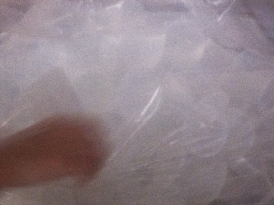 กระป๋องพลาสติกใส่พร้อมฝาปิด ขนาดเส้นผ่าศูนย์กลาง 8 ซม.สูง 8 ซม.มีหลายพันใบ