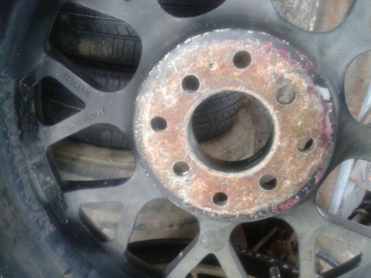 แม๊กขอบ 15 พร้อมยาง สภาพดีพร้อมใช้งานราคาประหยัด สนใจติดต่อ คุณเก่ง 089-2345064