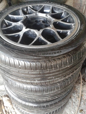 แม๊กขอบ 15 พร้อมยาง สภาพดีพร้อมใช้งานราคาประหยัด สนใจติดต่อ คุณเก่ง 089-2345064