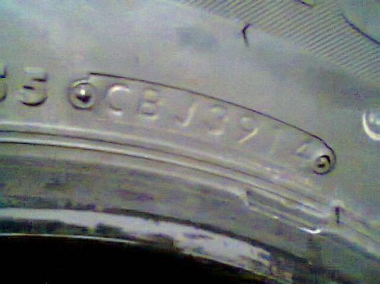 ขายยางบริดสโตนดูราวิส 215 65 15 ถอดจากออนิวส์ป้ายแดง 3เส้น 8,500บาท รถออกเมื่อ31-10-57