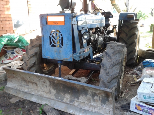 ขาย ฟอร์ด6610เสื้อลาย สองเพลาคาราโล่ สภาพพร้อมใช้ พร้อมอุปกรณ์