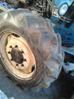 ขาย ฟอร์ด6610เสื้อลาย สองเพลาคาราโล่ สภาพพร้อมใช้ พร้อมอุปกรณ์