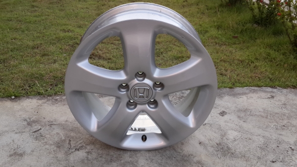 แม็ก Honda CRV 5ก้าน ขอบ 17-5-114.3 พร้อมใช้ 4 วง / ขาย 5,000 บาท
