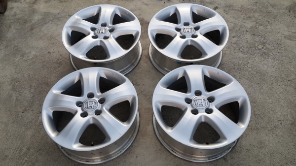 แม็ก Honda CRV 5ก้าน ขอบ 17-5-114.3 พร้อมใช้ 4 วง / ขาย 5,000 บาท