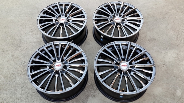 แม็กแต่ง Honda CRV 20 ก้าน  ขอบ 17-5-114.3 พร้อมใช้ 4 วง / ขาย 10,000 บาท