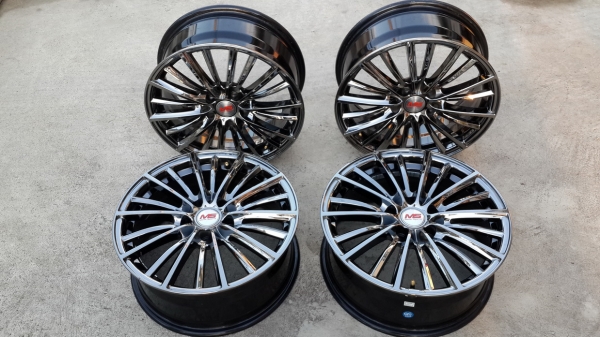 แม็กแต่ง Honda CRV 20 ก้าน  ขอบ 17-5-114.3 พร้อมใช้ 4 วง / ขาย 10,000 บาท