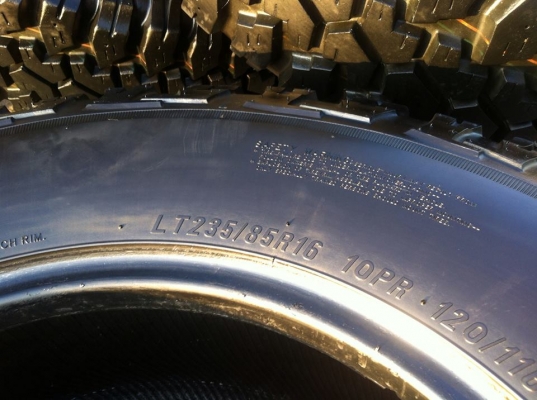 ขายยางMud-Terrain หน้าแคบ Maxxis-762 ขนาด 235 85 r16 ขายยางMud-Terrain หน้าแคบ Maxxis-762 ขนาด 235 85 r16