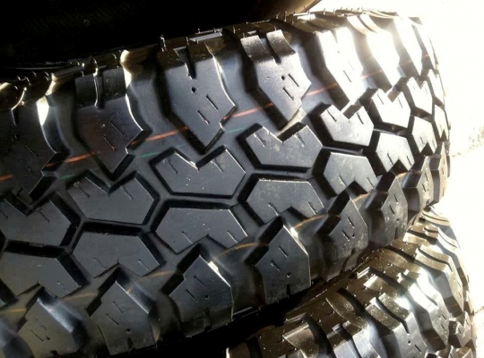 ขายยางMud-Terrain หน้าแคบ Maxxis-762 ขนาด 235 85 r16