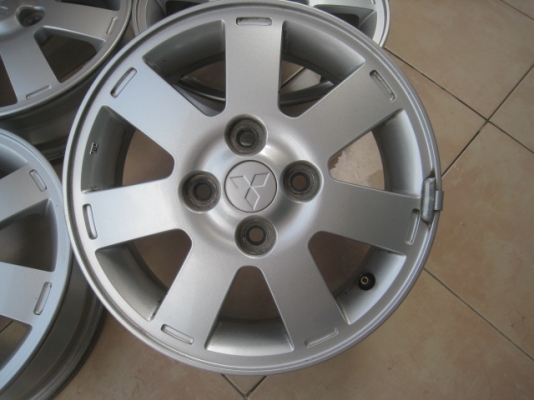ขายล้อแม็กมือ2 Mitsu mirage 14"x4.5" et46 4รู100 สนใจติดต่อเล็กคลองสามครับ 081-3747940