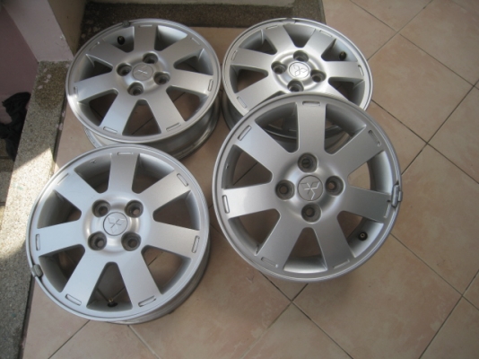 ขายล้อแม็กมือ2 Mitsu mirage 14"x4.5" et46 4รู100 สนใจติดต่อเล็กคลองสามครับ 081-3747940