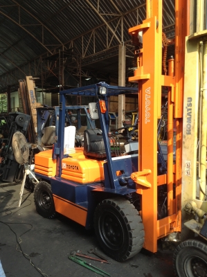 +++ ขายโฟล์คลิฟท์ TOYOTA 5FD35  ขนาด 3.5  ตัน  เครื่องยนต์ดีเซล  เสา  4 เมตร  เกียร์ออโตเมติค  งา 1,070  มม.  ยางตัน